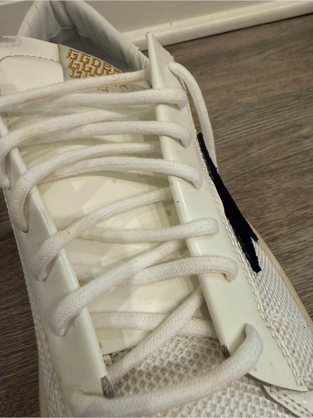 Golden Goose White Sneakers with Black Star - Picture 9 of 11